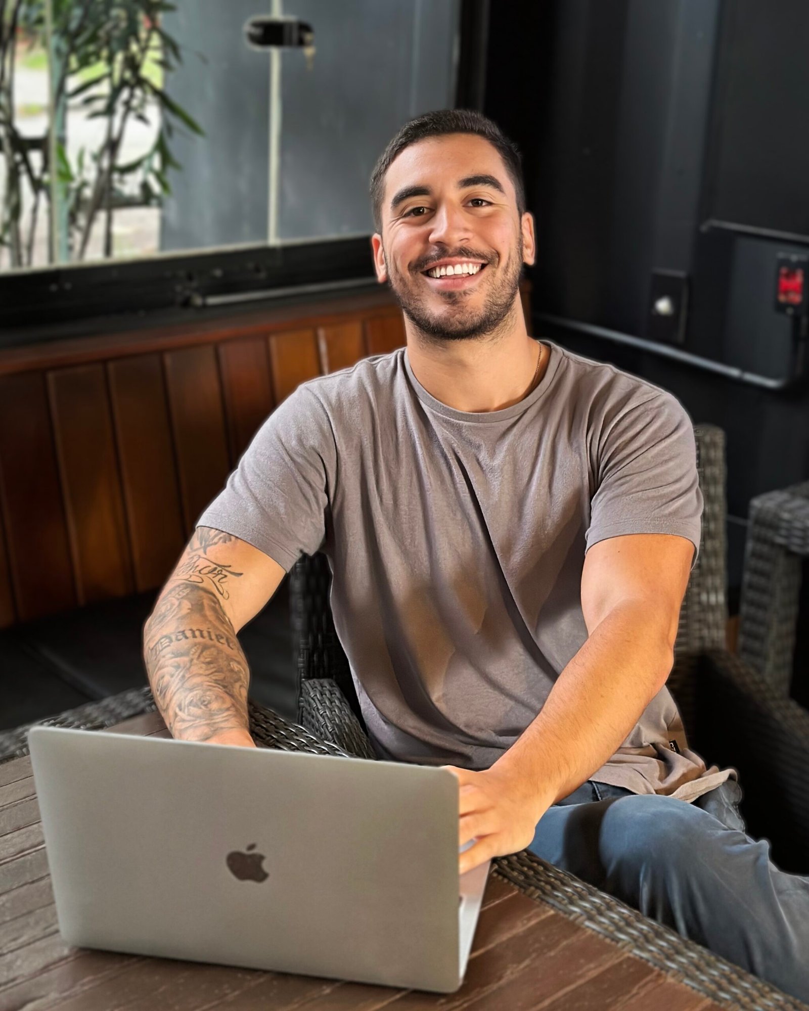 Facetune_01-02-2024-18-35-04 2